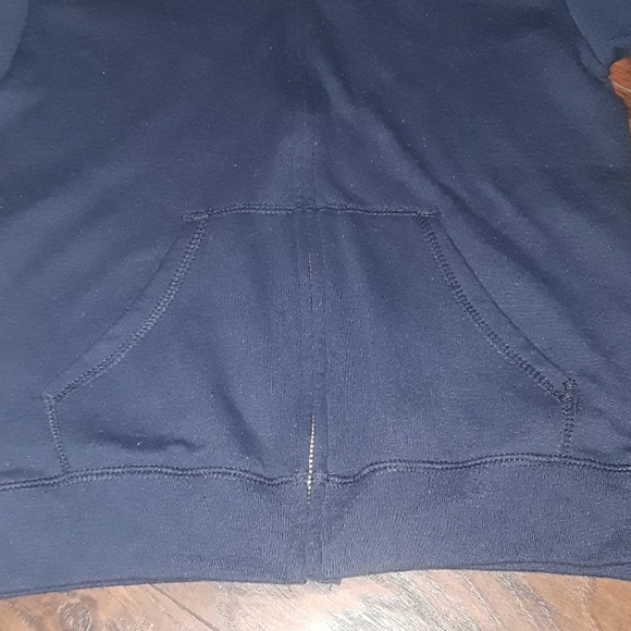Hanes medium hoodie - Picture 3 of 8